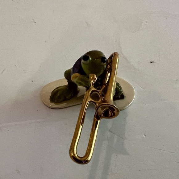 Retired Specialty Hagen Renaker Frog Playing Trombone - Picture 1 of 6